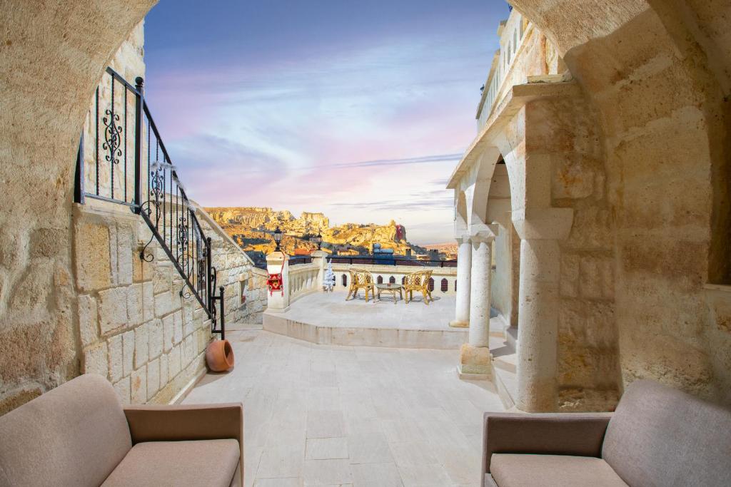 A balcony or terrace at Romantic Cave Hotel