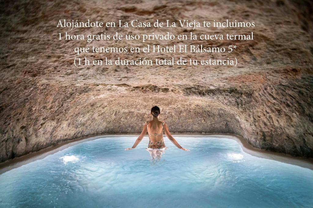 a man in a pool of water in a cave at La Casa de la Vieja - Alojamiento Rural 3 y 4 Estrellas in Belmonte