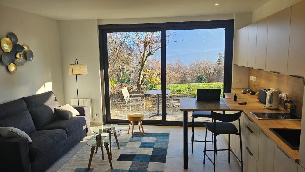 Posezení v ubytování Le Cosy - joliment aménagé - vue magnifique
