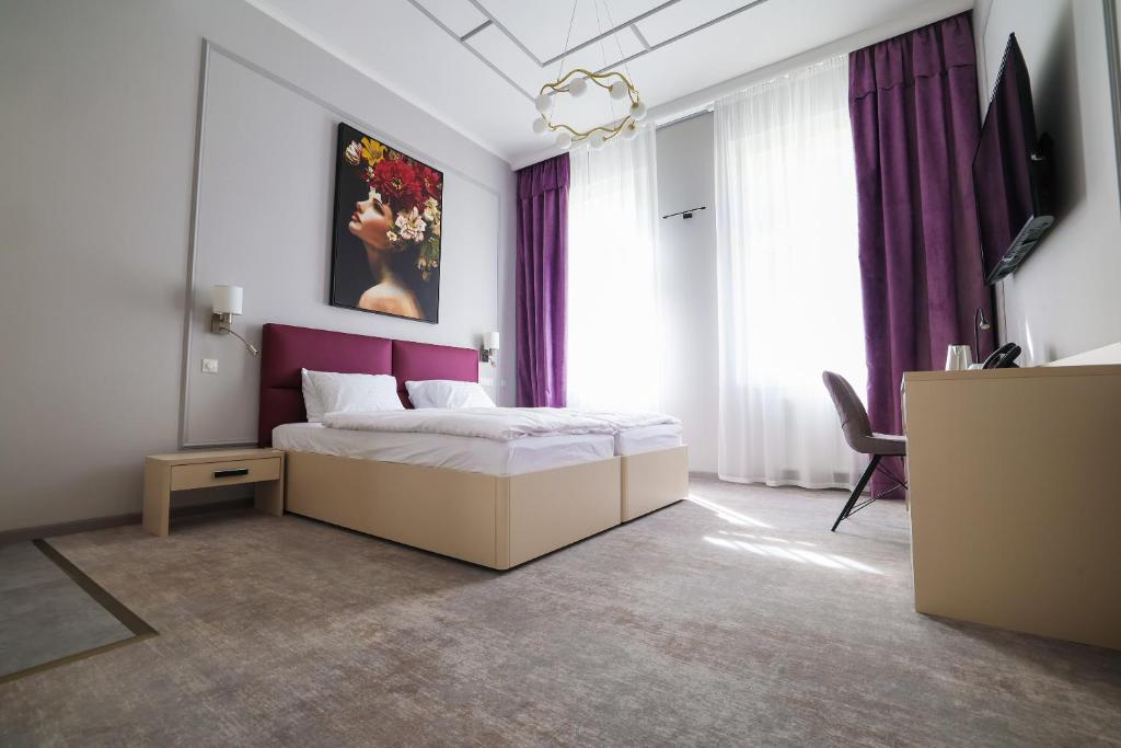 
Deluxe Double Room with Shower
