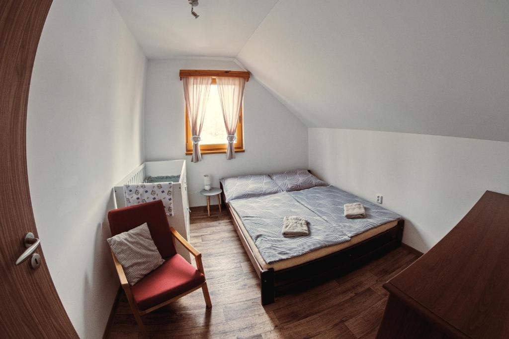 Postel nebo postele na pokoji v ubytování Chata pod Jasanem