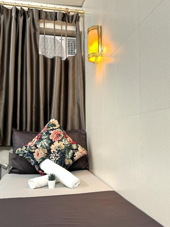 Ένα ή περισσότερα κρεβάτια σε δωμάτιο στο International Inn