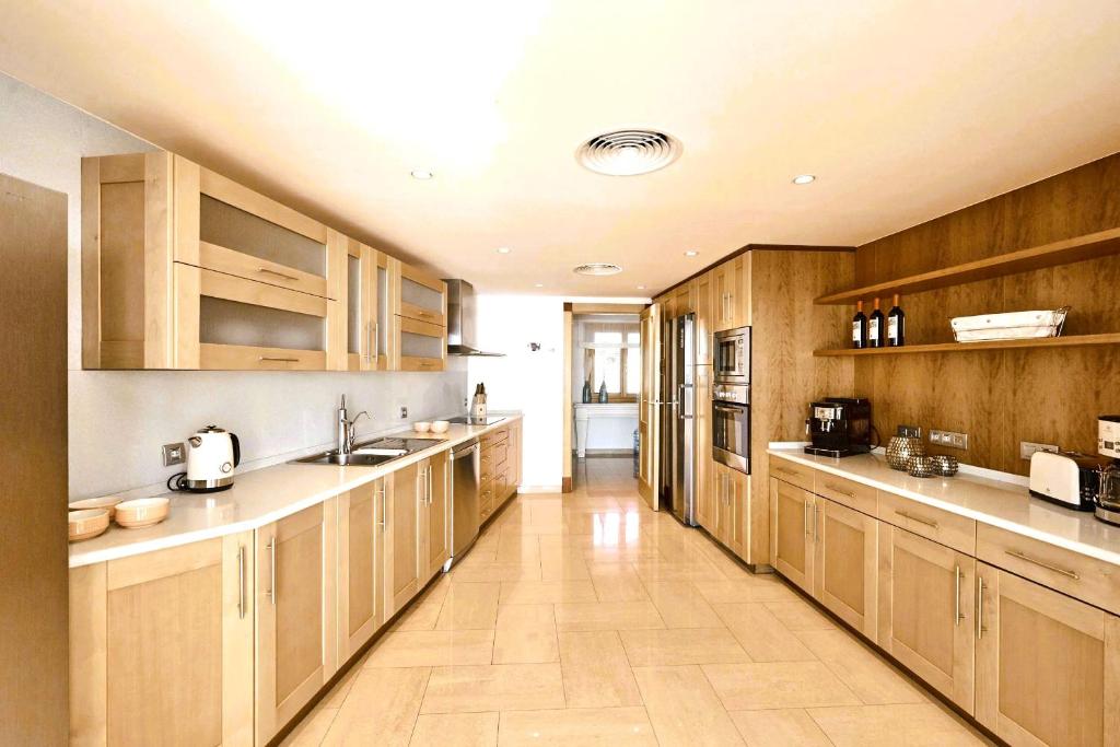 Kuchyň nebo kuchyňský kout v ubytování Villa Luna Suites