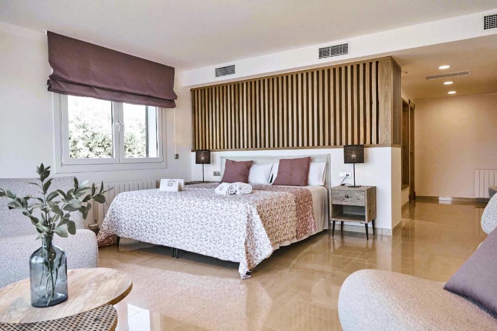 Postel nebo postele na pokoji v ubytování Villa Luna Suites