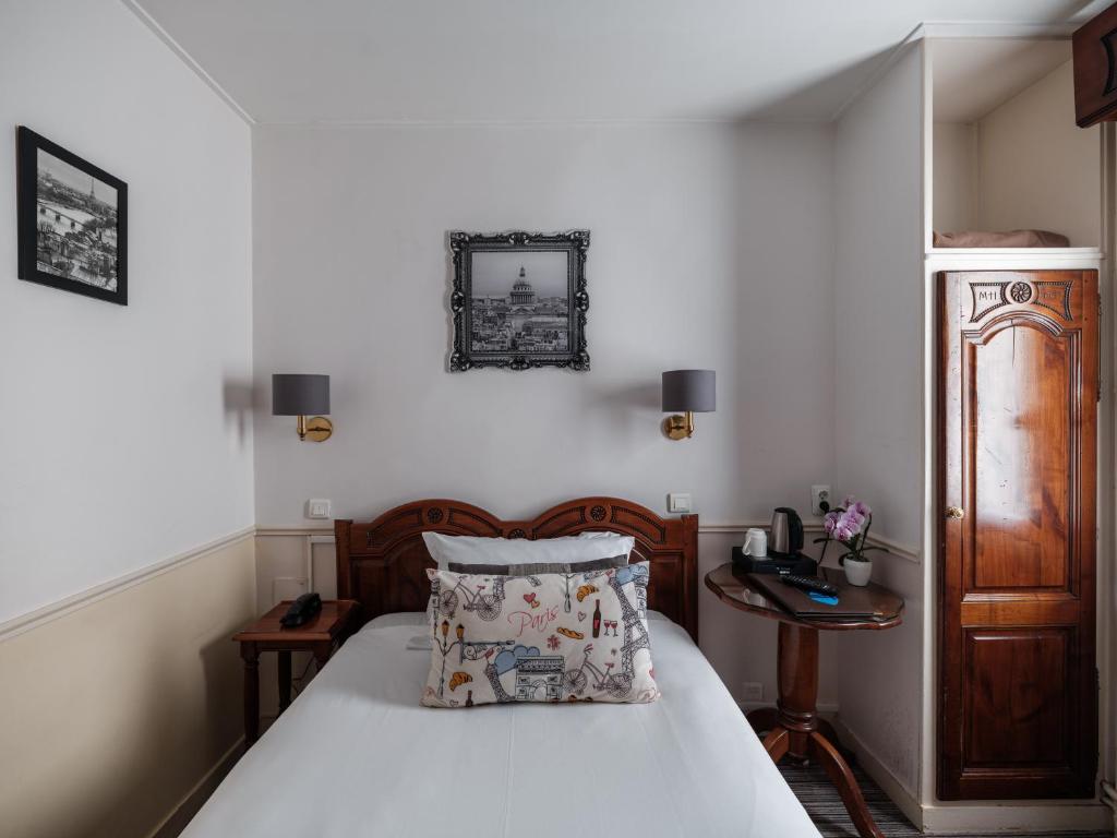 Postel nebo postele na pokoji v ubytování Hotel Minerve