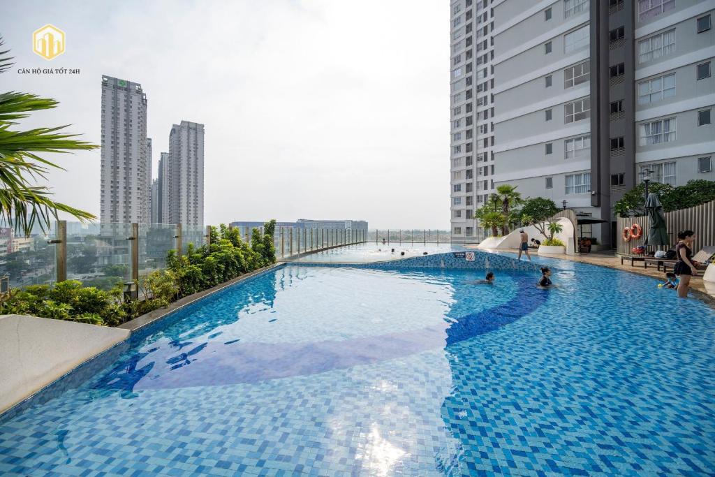 Sunrise City View Apartment D7 - Ho Chi Minh tesisinde veya buraya yakın yüzme havuzu