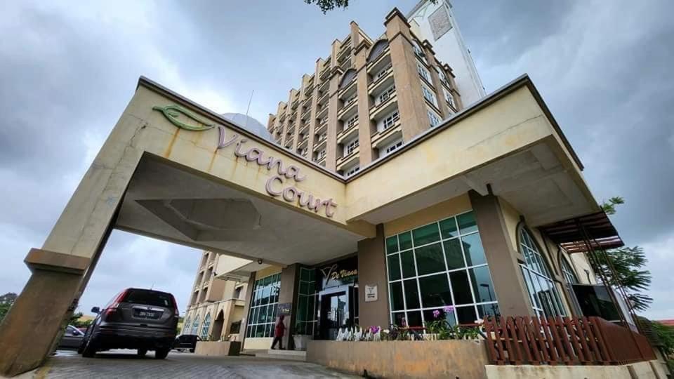 a building with a car parked in front of it at Devianna Al Fateh Wakaf Che Yeh in Kota Bharu