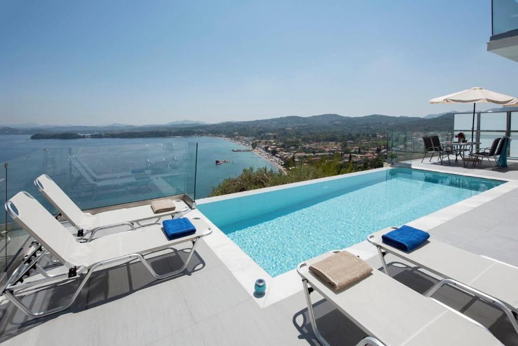 Πισίνα στο ή κοντά στο Unparalleled Luxury Awaits - 6 Bedrooms - Villa Lucas Thea Pyrgi - Private Pools & Breathtaking Views - Your Dream Corfu Escape