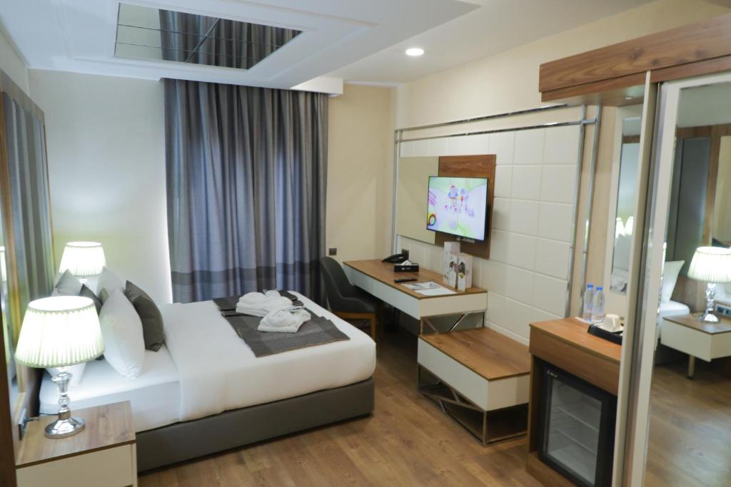 UNITED HOTEL INTERNATIONAL - Executive Suite