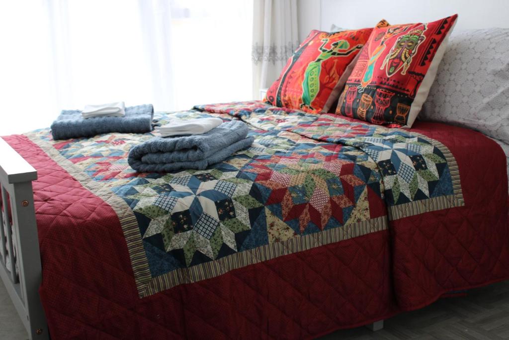 Ένα ή περισσότερα κρεβάτια σε δωμάτιο στο Apartment - Sleeps 4 - Parking - Station Close