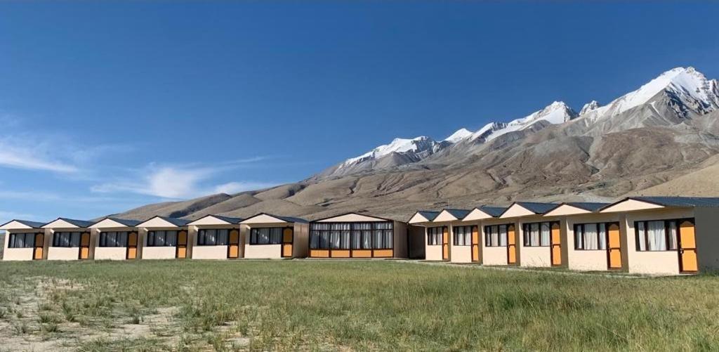 a rendering of a building with mountains in the background at Mentsel Merak Pangong in Kakstet