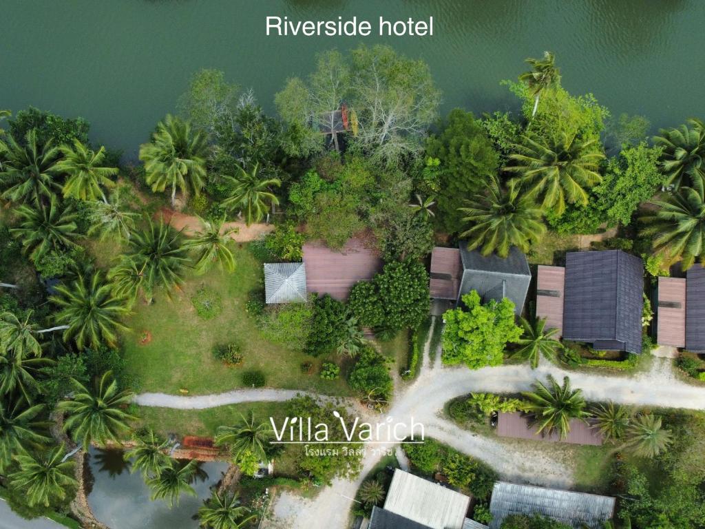 una vista aerea di una villa vienna nella giungla di Villa Varich a Chumphon