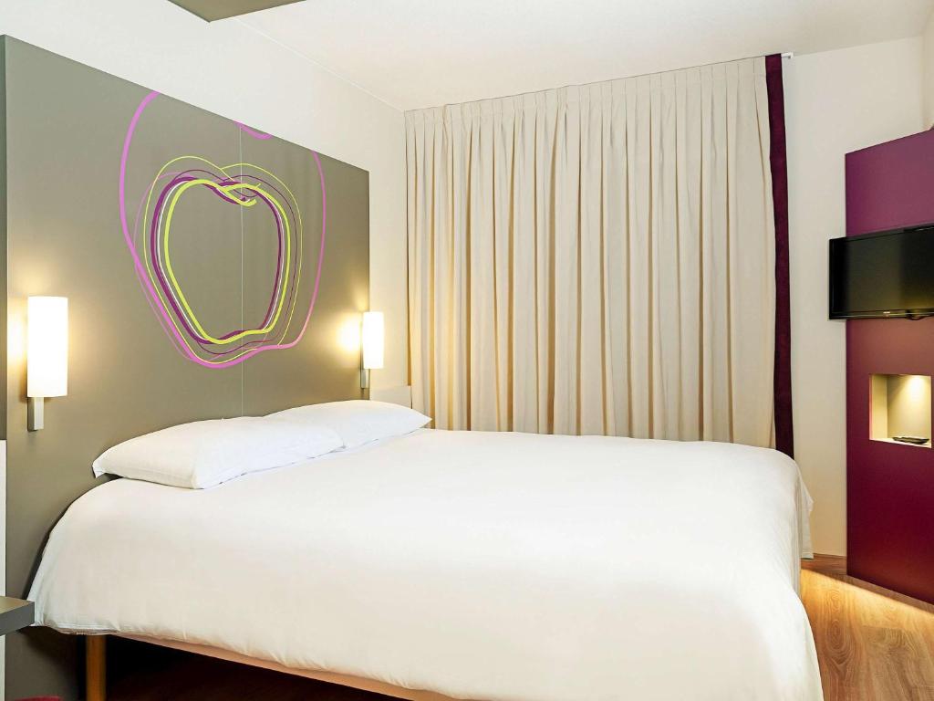 Postel nebo postele na pokoji v ubytování Hotel Ibis Styles Lleida Torrefarrera