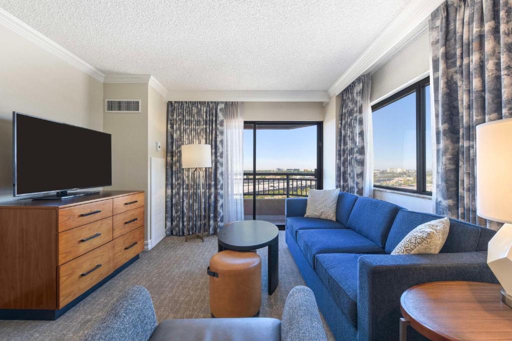 Embassy Suites by Hilton Anaheim-Orange - 