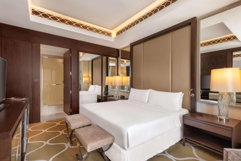 Hilton Dubai Al Habtoor City - Resim 28