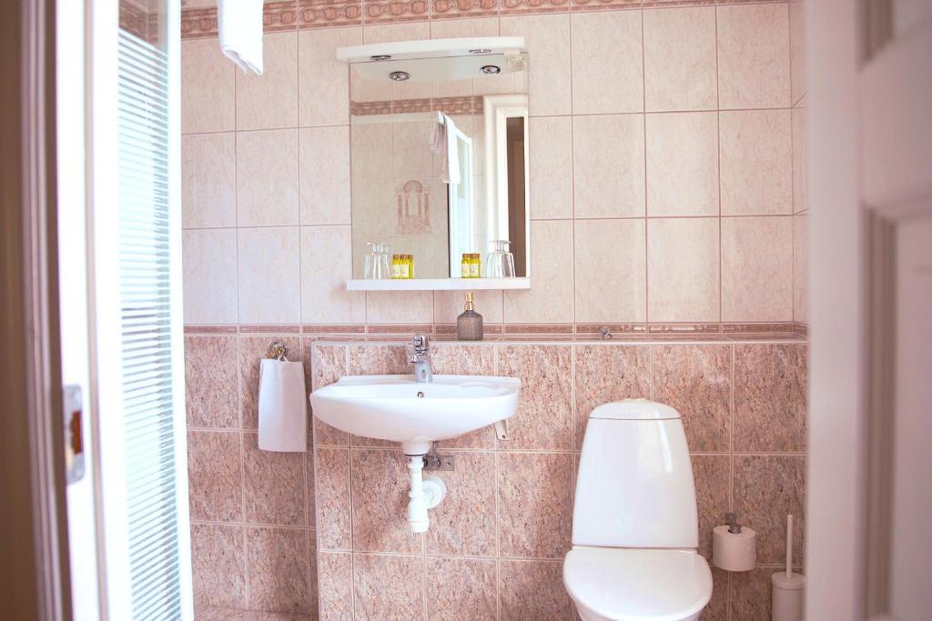 Koupelna v ubytování Hotell Vaxblekaregården