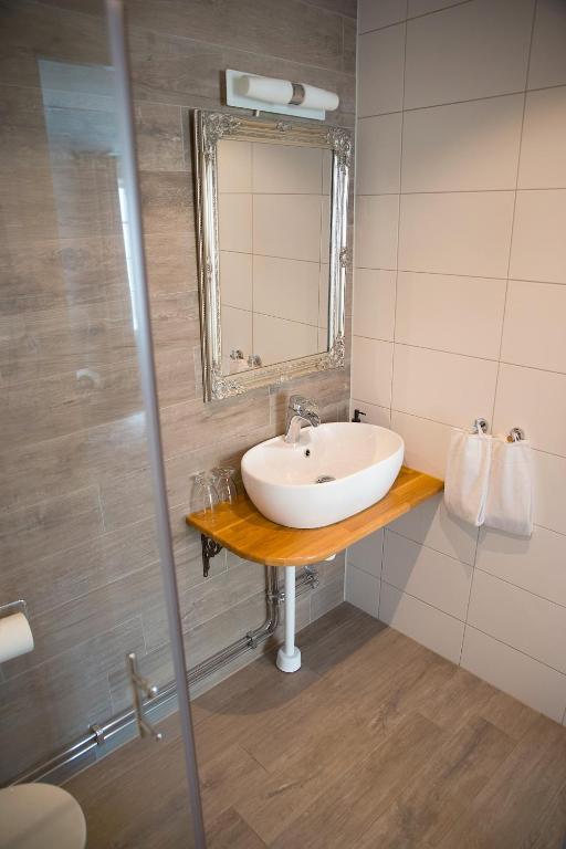 Koupelna v ubytování Hotell Vaxblekaregården