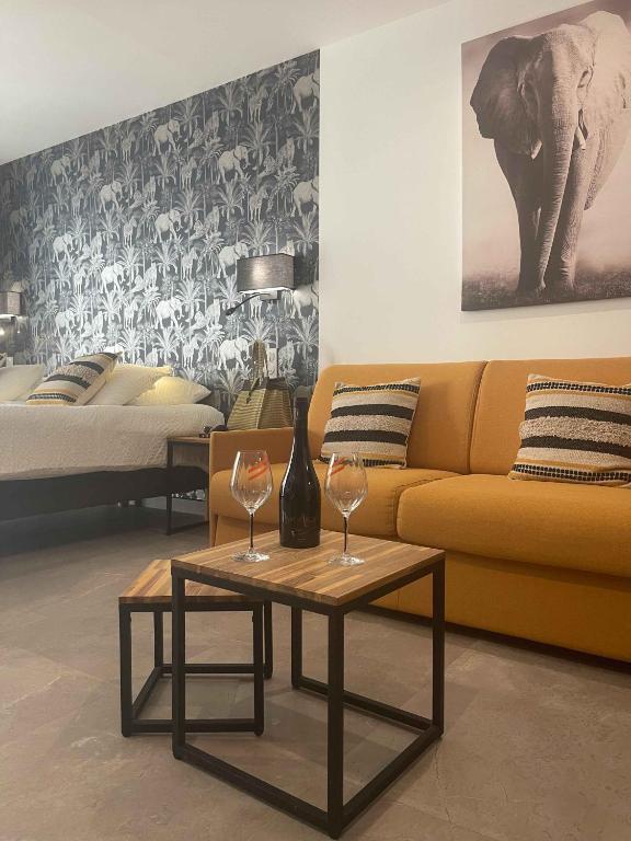 Posezení v ubytování Les Loges du Luberon