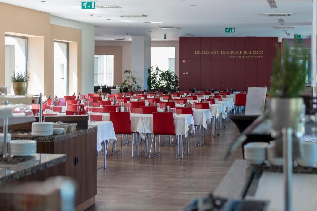 Restaurace v ubytování Rimske Terme Resort - Vila Sisi