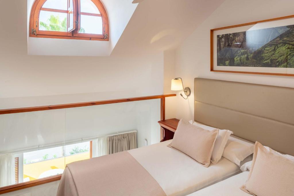 Parque Santiago III Official - One-Bedroom Superior Apartment With City View