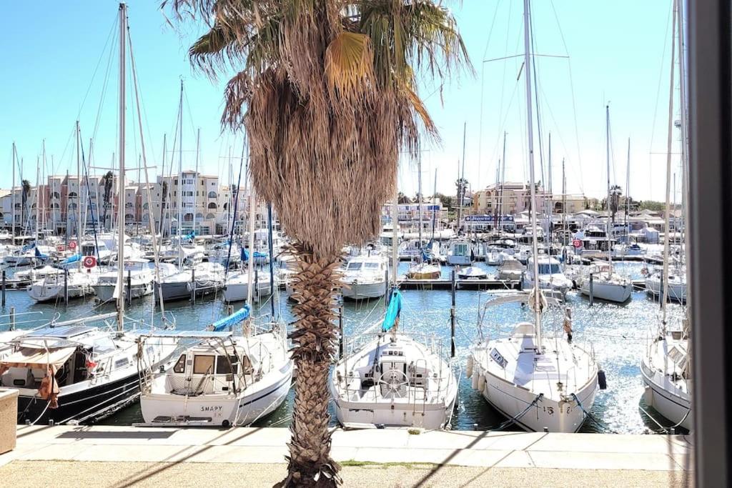 Photo de la galerie de l'établissement T2 Vue sur le port en zone piétonne, Parking privé, à Port-Leucate