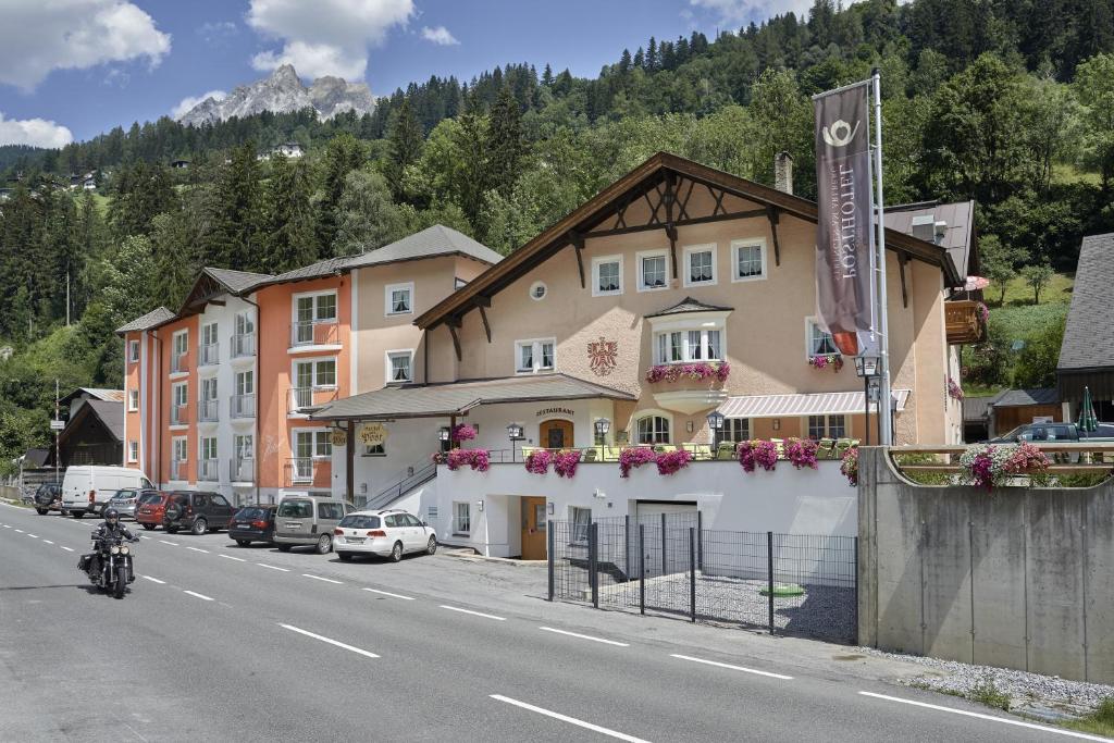 Nespecifikovaný výhled na hory nebo výhled na hory při pohledu z hotelu