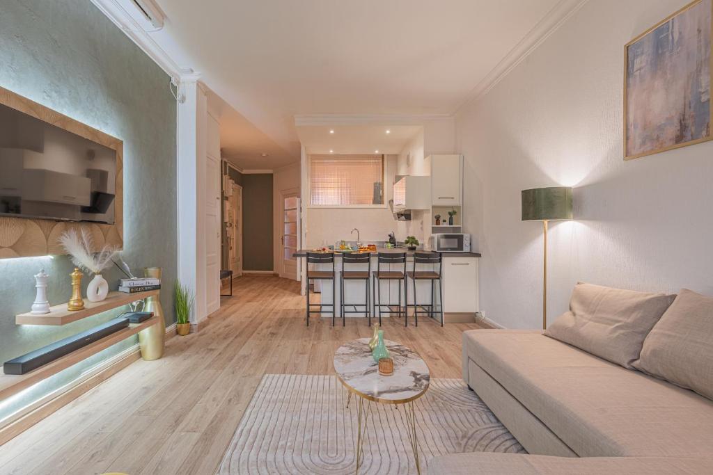 Luxury Cinephile - Netflix - 2 Balcons - Garage Privé - Minibar - One-Bedroom Apartment