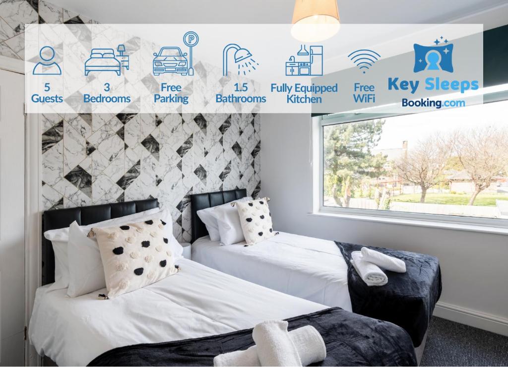 Llit o llits en una habitació de Modern & Contractors & Leisure & Driveway Parking & Garden