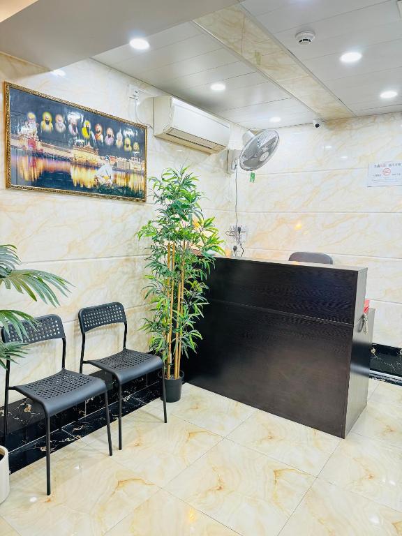 Ο χώρος του λόμπι ή της ρεσεψιόν στο International Inn