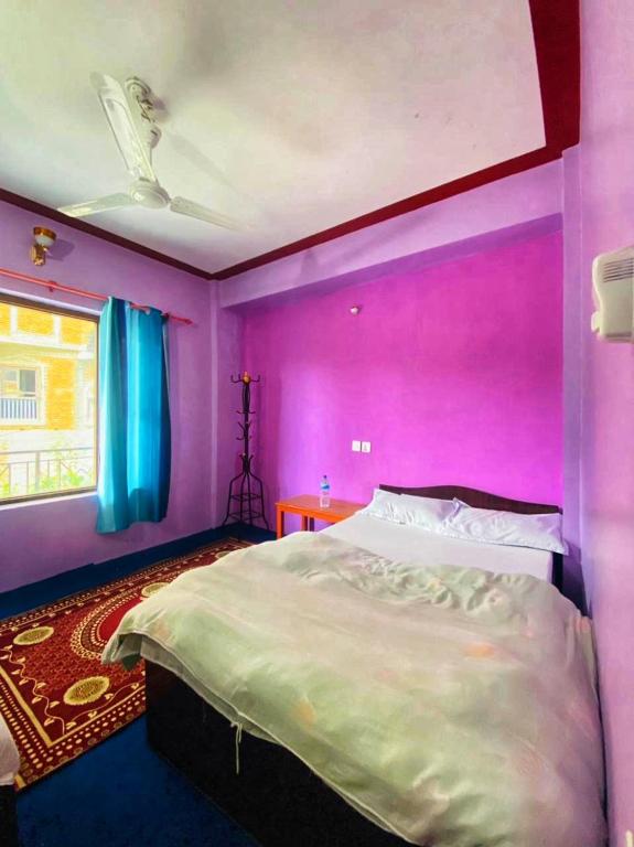 Postel nebo postele na pokoji v ubytování Himchuli Guest House