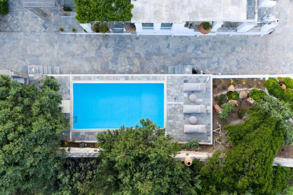 Basen w obiekcie Villa Agia Thalassa Beachfront Luxury Villa Ampelas Paros lub w pobliżu