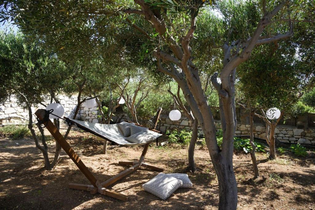 Ogród w obiekcie Villa Agia Thalassa Beachfront Luxury Villa Ampelas Paros