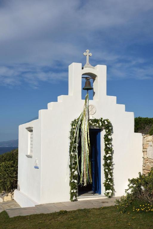 Zdjęcie z galerii obiektu Villa Agia Thalassa Beachfront Luxury Villa Ampelas Paros w mieście Paros