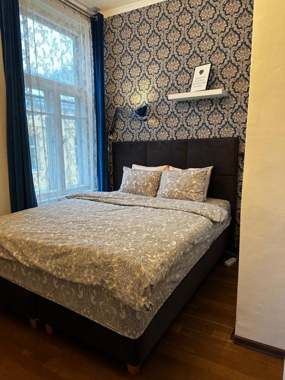 a bedroom with a bed and a window at Family Apartment near Kadriorg Swan Pond in Tallinn