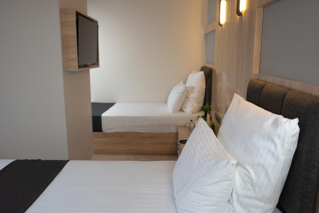 Golden River Hotel By Continent - 6