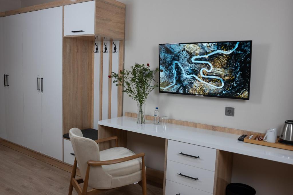 Golden River Hotel By Continent - 13