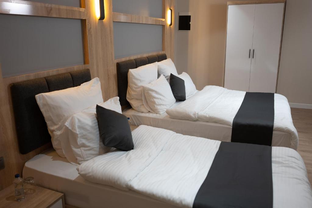 Golden River Hotel By Continent - 10