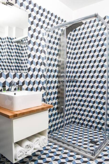 Athens Center luxury Suites 3 - Resim 3