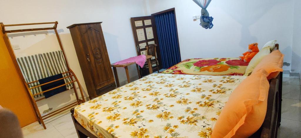 Postel nebo postele na pokoji v ubytování Raviru Guest Mirissa