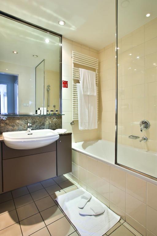 Koupelna v ubytování Adina Apartment Hotel Budapest