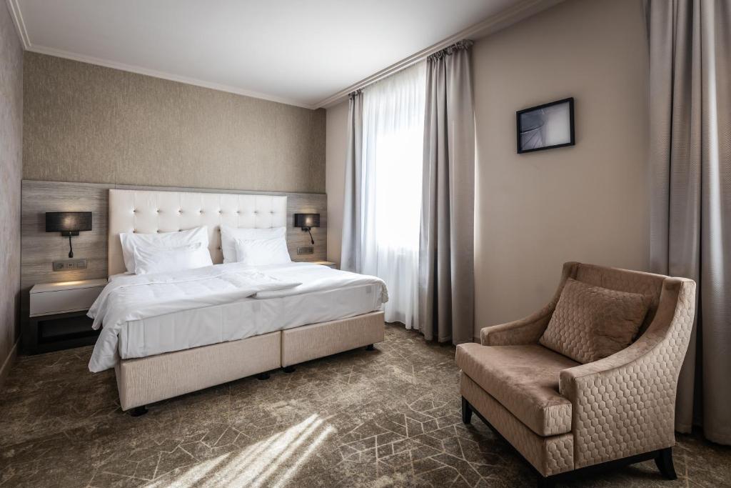 A bed or beds in a room at HOTEL EUROPA