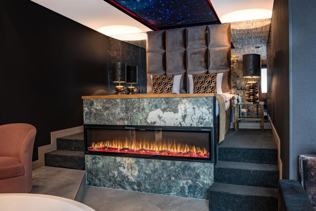 
Royal Suite with Jacuzzi
