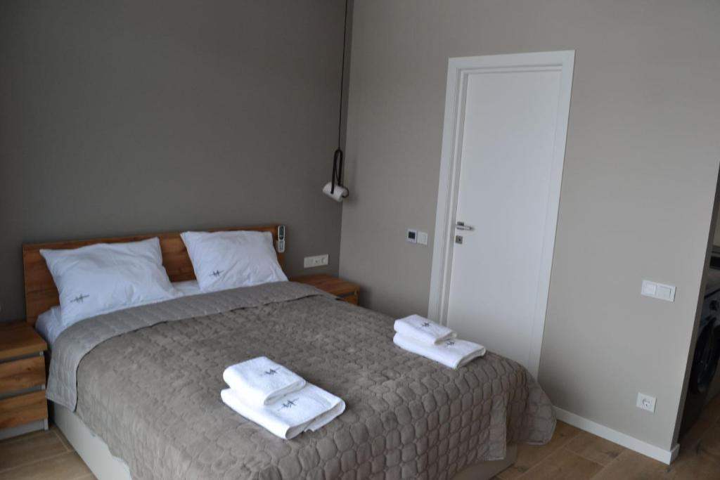 Postel nebo postele na pokoji v ubytování Village apartments Polyana