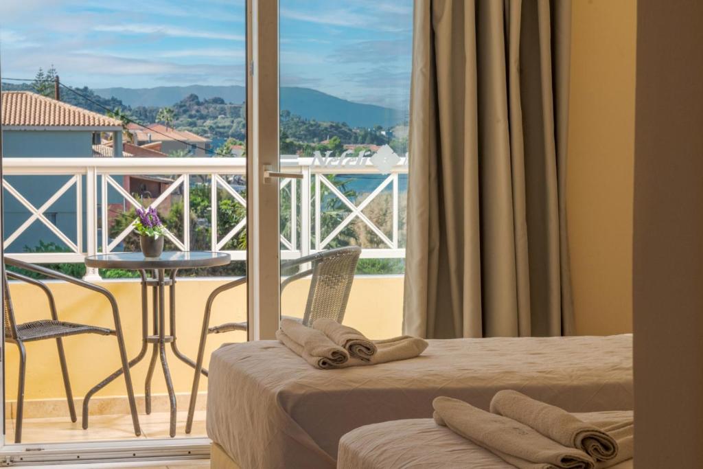 Nefeli Beach - living by the sea - Habitación Triple Con Vista A La Piscina