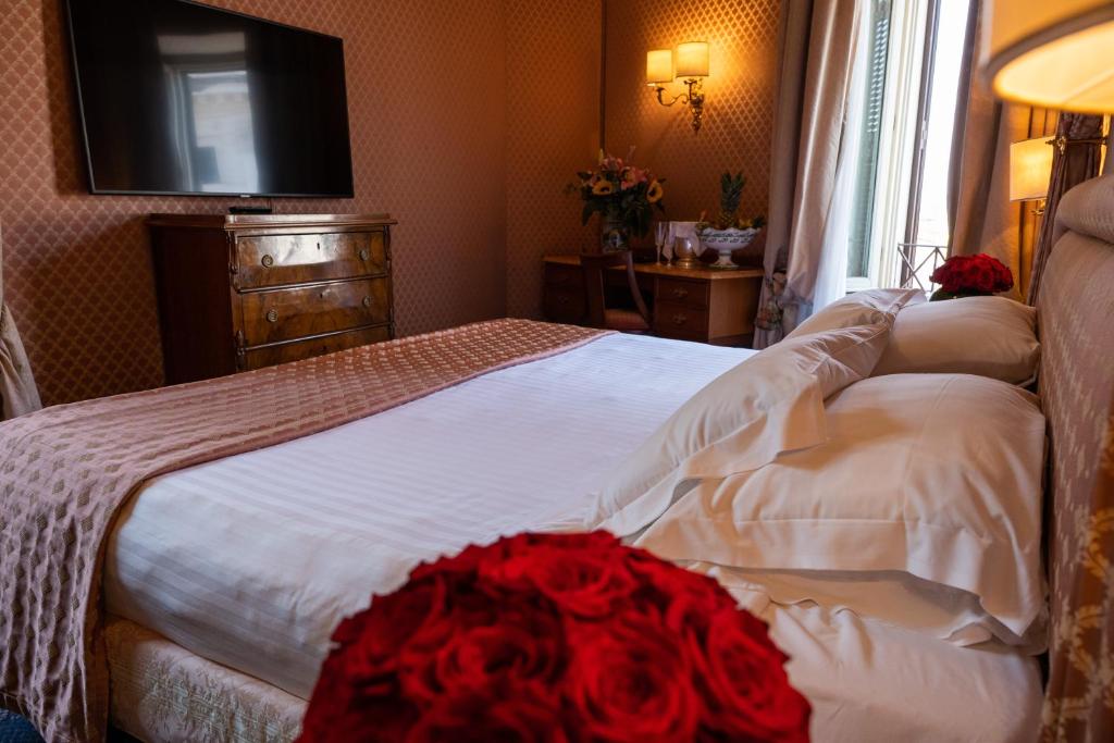 Postel nebo postele na pokoji v ubytování Hotel Mecenate Palace