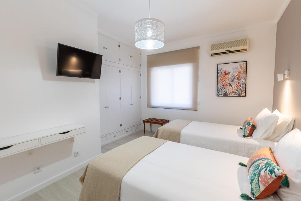 Postel nebo postele na pokoji v ubytování Faro Guest Apartments
