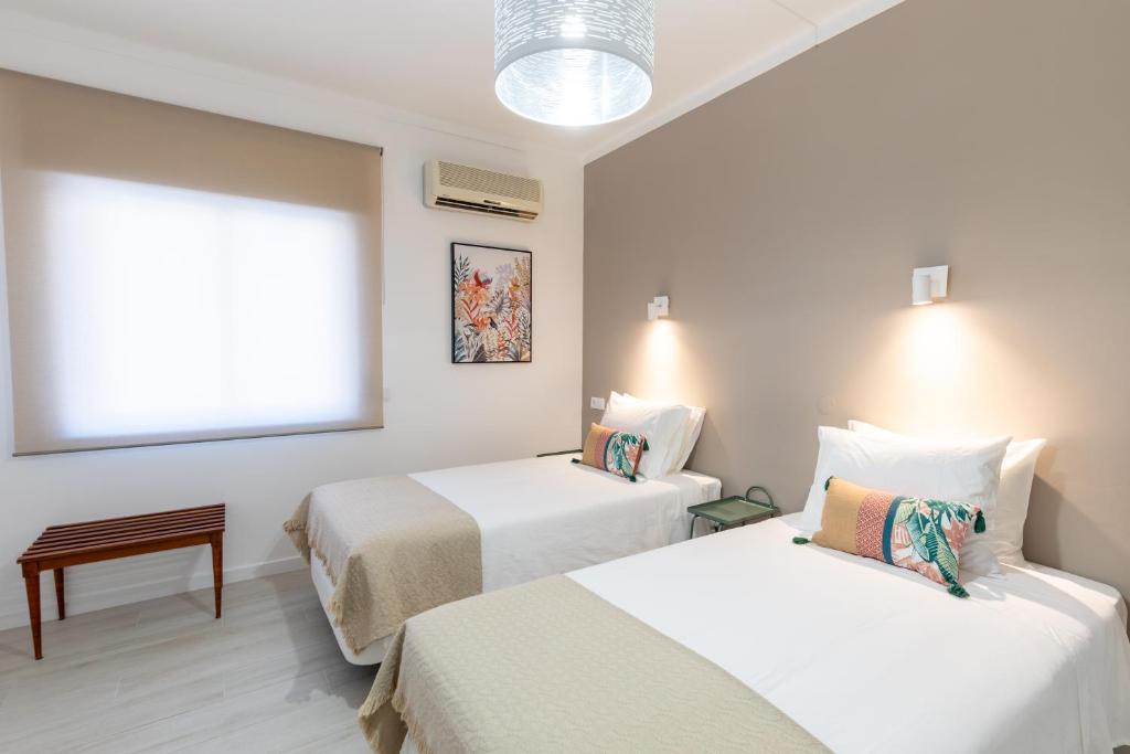 Postel nebo postele na pokoji v ubytování Faro Guest Apartments