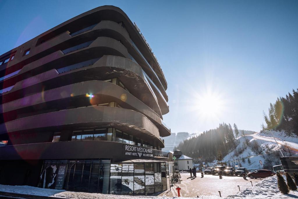 Nespecifikovaný výhled na hory nebo výhled na hory při pohledu z aparthotelu