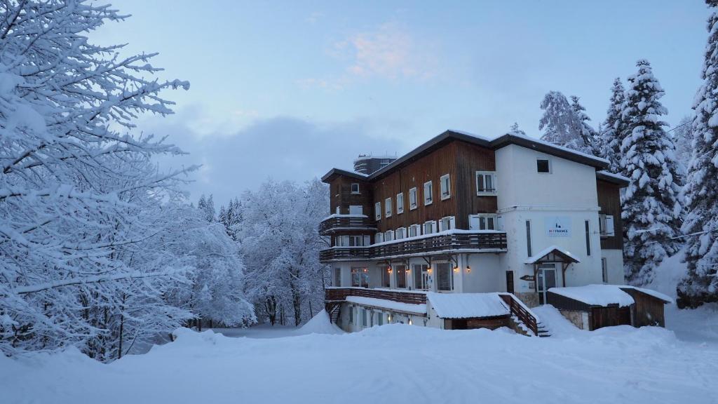 Auberge de Jeunesse HI Chamrousse v zimě