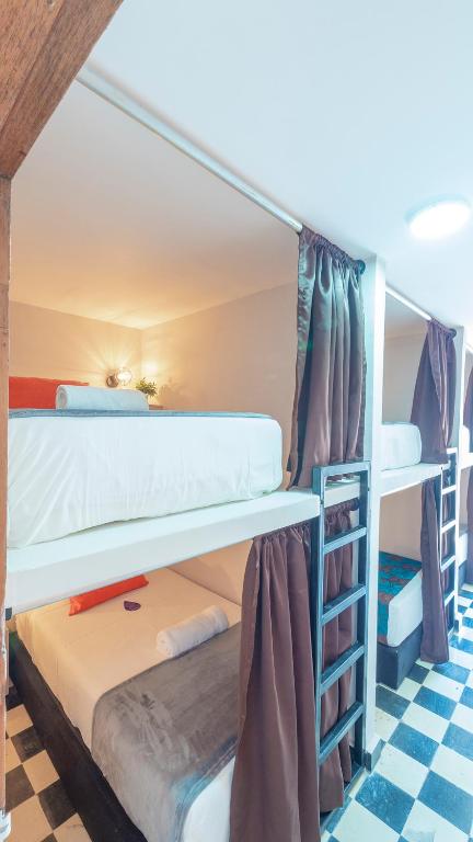 Voodi või voodid majutusasutuse Hotel Dorado Plaza Getsemaní toas